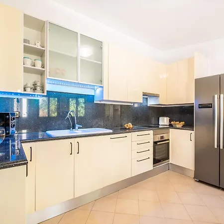 Vila Villa In Albufeira With Private Pool And Garden Albufeira