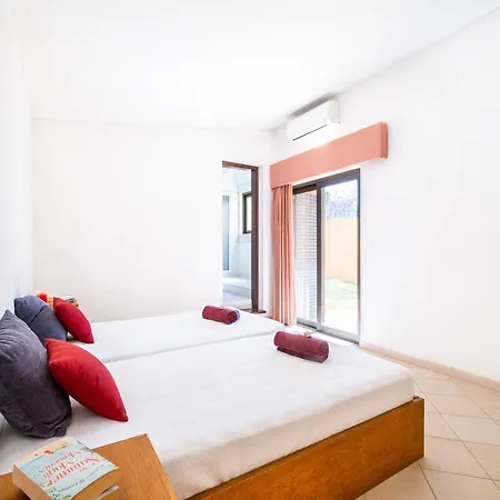Villa In Albufeira With Private Pool And Garden Албуфейра