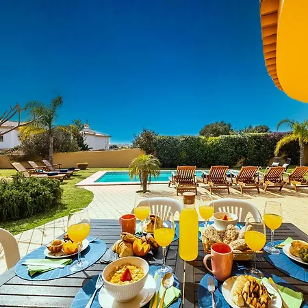 Villa In Albufeira With Private Pool And Garden * Албуфейра
