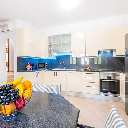 Вилла Villa In Albufeira With Private Pool And Garden
