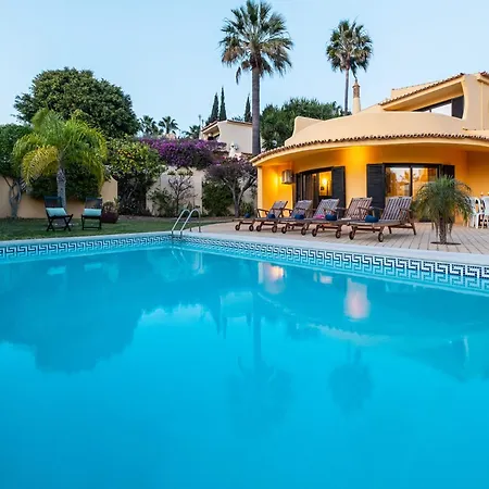 Villa In Albufeira With Private Pool And Garden Албуфейра