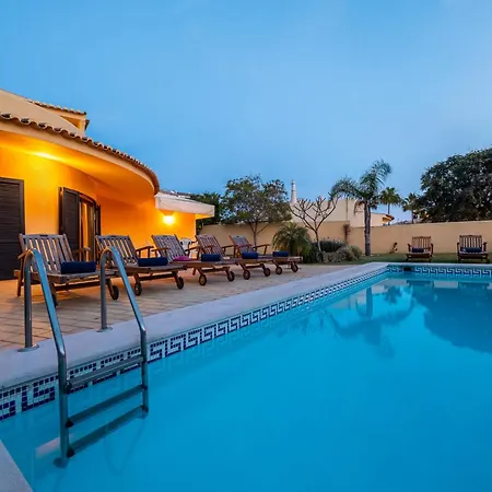 Villa In Albufeira With Private Pool And Garden Вилла *