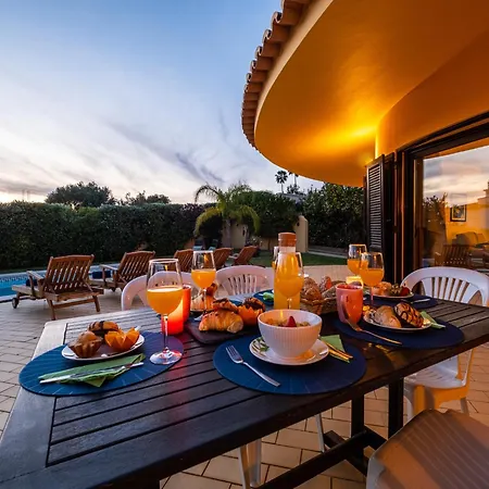 Villa In Albufeira With Private Pool And Garden Вилла Албуфейра