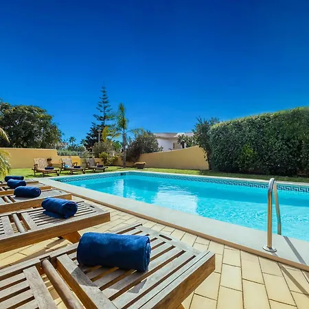 Villa In Albufeira With Private Pool And Garden * Албуфейра