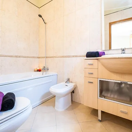 Villa In Albufeira With Private Pool And Garden Албуфейра